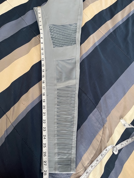 🧘🏽‍♀️ EUC Alo Yoga High-Waist Moto Leggings - Blue - Size Medium - Picture 14 of 15